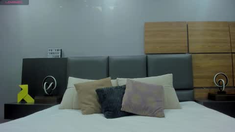Stone Lee  online show from 10-12-25, 08:41