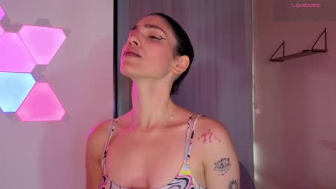 Snapshot of stonned_candy chatting on 11-17-25, 10:15 Liz online show from 11-17-25, 10:15