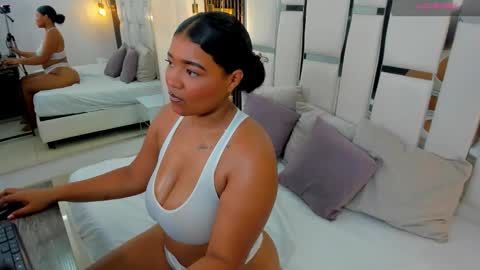 Snapshot of stormy_kox chatting on 12-18-25, 03:23 Stormy online show from 12-18-25, 03:23