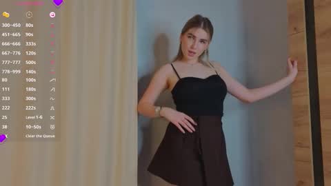 Snapshot of stormymuse chatting on 01-10-26, 05:15 Luna online show from 01-10-26, 05:15