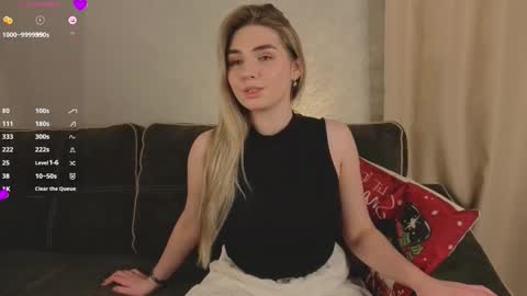 Snapshot of stormymuse chatting on 01-14-26, 05:18 Luna online show from 01-14-26, 05:18