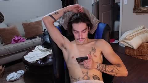 Snapshot of str8whiteboy21 chatting on 09-15-25, 05:29 str8whiteboy21 online show from 09-15-25, 05:29