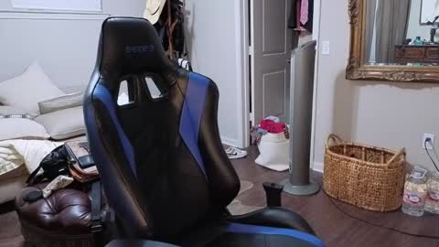 Snapshot of str8whiteboy21 chatting on 09-25-25, 02:37 str8whiteboy21 online show from 09-25-25, 02:37