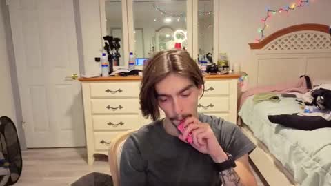 Snapshot of str8whiteboy21 chatting on 11-26-25, 06:36 str8whiteboy21 online show from 11-26-25, 06:36