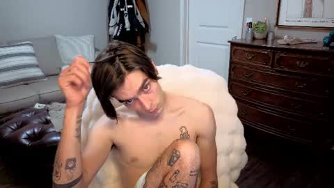 Snapshot of str8whiteboy21 chatting on 06-18-26, 04:35 str8whiteboy21 online show from 06-18-26, 04:35