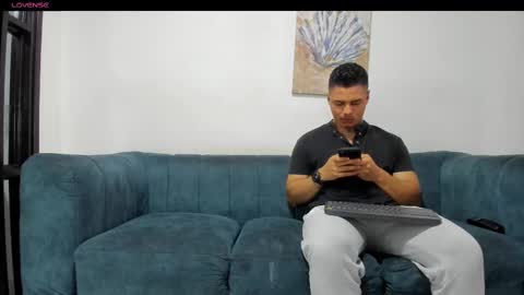 Snapshot of straight__friends chatting on 09-25-25, 01:59 straight__friends online show from 09-25-25, 01:59