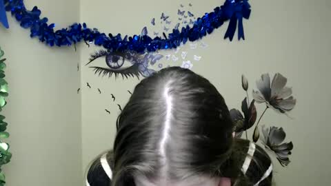 Snapshot of stranger_giirl chatting on 01-22-25, 01:00 Amalia online show from 01-22-25, 01:00