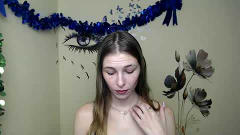 Snapshot of stranger_giirl chatting on 01-22-25, 04:02 Amalia online show from 01-22-25, 04:02