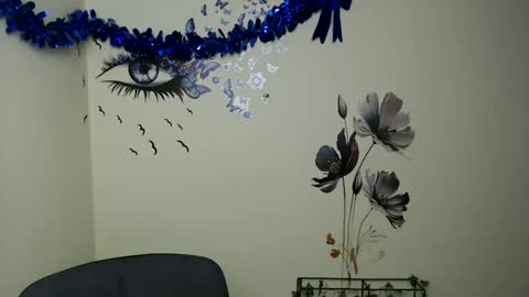 Snapshot of stranger_giirl chatting on 01-25-25, 04:34 Amalia online show from 01-25-25, 04:34