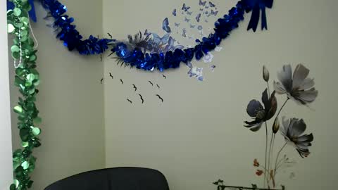 Snapshot of stranger_giirl chatting on 02-15-25, 01:16 Amalia online show from 02-15-25, 01:16