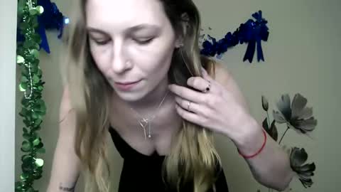 Snapshot of stranger_giirl chatting on 02-20-25, 05:18 Amalia online show from 02-20-25, 05:18