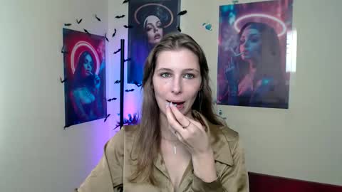 Snapshot of stranger_giirl chatting on 09-18-25, 12:18 Amalia online show from 09-18-25, 12:18