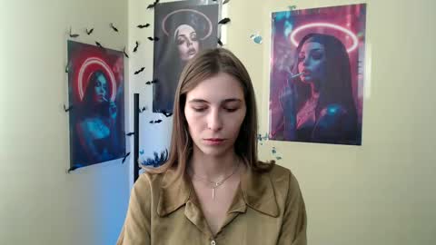 Snapshot of stranger_giirl chatting on 09-27-25, 06:18 Amalia online show from 09-27-25, 06:18