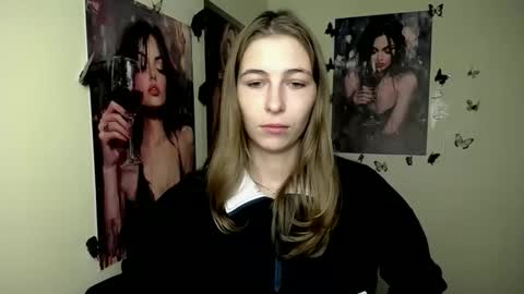 Snapshot of stranger_giirl chatting on 09-28-25, 06:19 Amalia online show from 09-28-25, 06:19