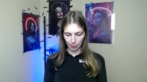 Snapshot of stranger_giirl chatting on 10-08-25, 06:11 Amalia online show from 10-08-25, 06:11