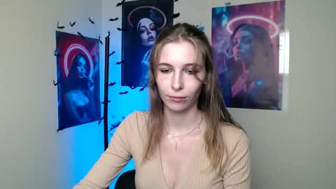 Snapshot of stranger_giirl chatting on 10-10-25, 05:45 Amalia online show from 10-10-25, 05:45