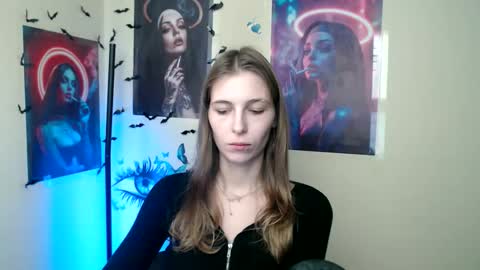 Snapshot of stranger_giirl chatting on 10-16-25, 06:25 Amalia online show from 10-16-25, 06:25