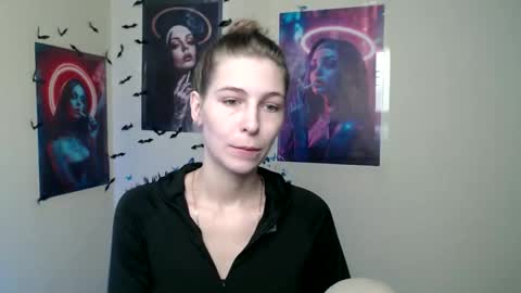 Snapshot of stranger_giirl chatting on 10-23-25, 06:23 Amalia online show from 10-23-25, 06:23