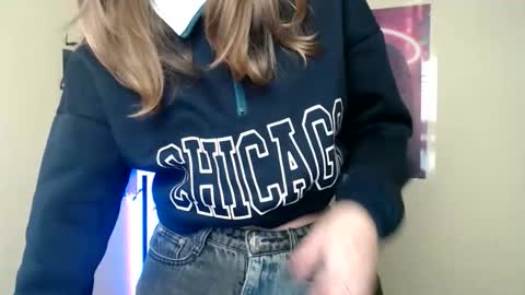 Snapshot of stranger_giirl chatting on 10-25-25, 06:10 Amalia online show from 10-25-25, 06:10