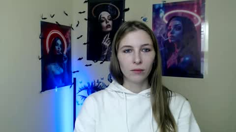 Snapshot of stranger_giirl chatting on 11-04-25, 01:10 Amalia online show from 11-04-25, 01:10