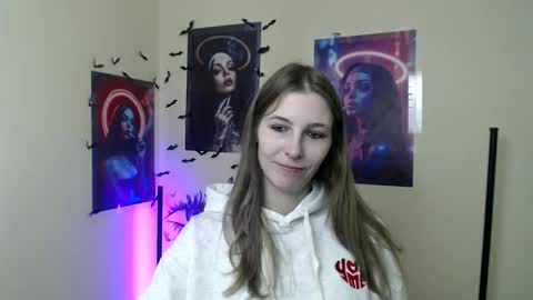 Snapshot of stranger_giirl chatting on 11-10-25, 12:37 Amalia online show from 11-10-25, 12:37