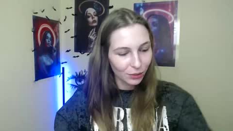 Snapshot of stranger_giirl chatting on 12-15-25, 01:37 Amalia online show from 12-15-25, 01:37