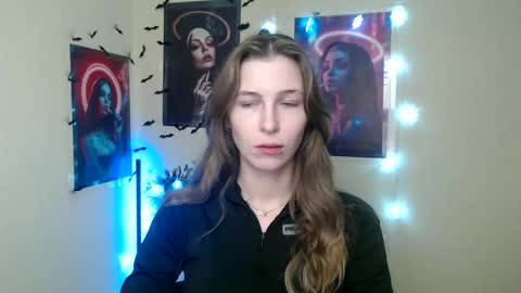 Snapshot of stranger_giirl chatting on 12-17-25, 07:03 Amalia online show from 12-17-25, 07:03