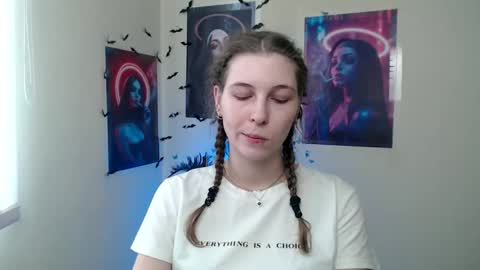 Snapshot of stranger_giirl chatting on 03-11-26, 07:14 Amalia online show from 03-11-26, 07:14