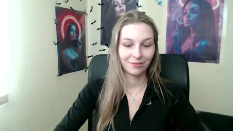 Snapshot of stranger_giirl chatting on 04-17-26, 11:57 Amalia online show from 04-17-26, 11:57