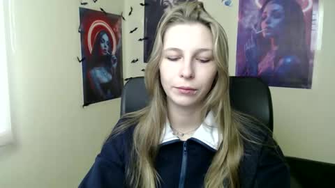 Snapshot of stranger_giirl chatting on 04-18-26, 06:17 Amalia online show from 04-18-26, 06:17