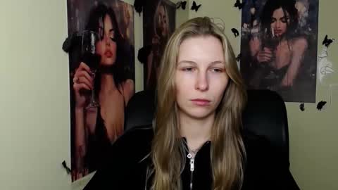 Snapshot of stranger_giirl chatting on 04-23-26, 11:20 Amalia online show from 04-23-26, 11:20