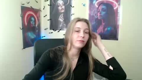 Snapshot of stranger_giirl chatting on 04-30-26, 07:04 Amalia online show from 04-30-26, 07:04