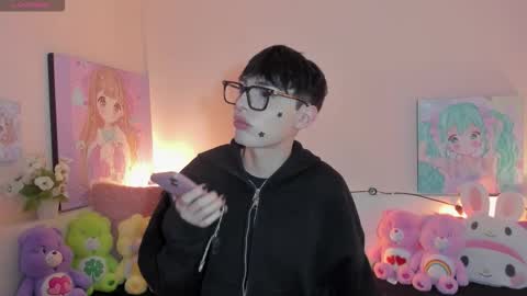 strawberry_kitty_ online show from 03-13-26, 04:08