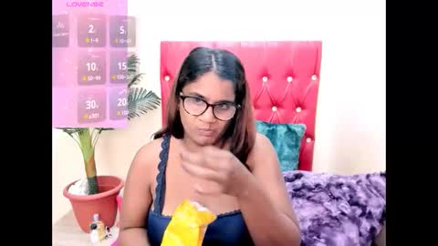 Snapshot of strawberry_lipz chatting on 09-18-25, 06:37 strawberry_lipz online show from 09-18-25, 06:37