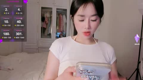 strawberry_loveee online show from 10-29-25, 05:31