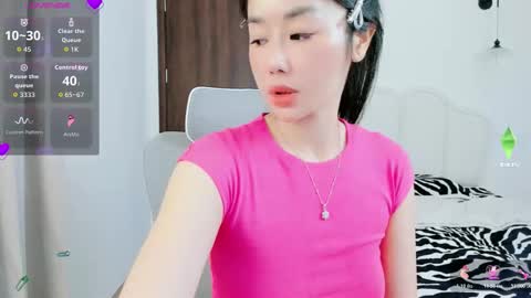 strawberry_loveee online show from 11-24-25, 10:26