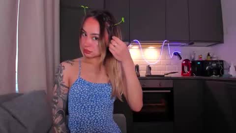 Tati and Lola online show from 11-12-25, 12:05