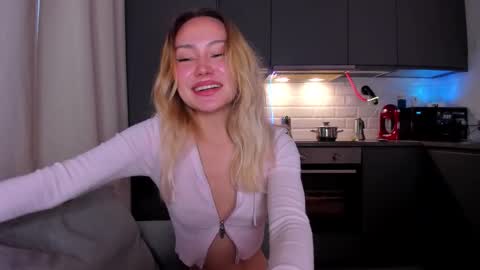 Tati and Lola online show from 01-09-26, 01:03