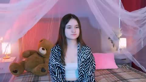 Snapshot of strawbunnybite chatting on 06-06-26, 03:06 Bunny online show from 06-06-26, 03:06