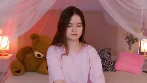 Snapshot of strawbunnybite chatting on 06-28-26, 02:45 Bunny online show from 06-28-26, 02:45