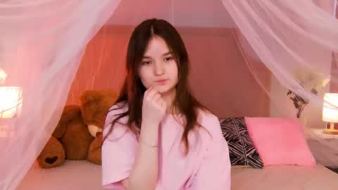 Snapshot of strawbunnybite chatting on 07-04-26, 02:45 Bunny online show from 07-04-26, 02:45