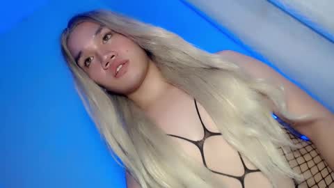 Snapshot of streetlustgirl chatting on 12-17-24, 09:07 lexie online show from 12-17-24, 09:07