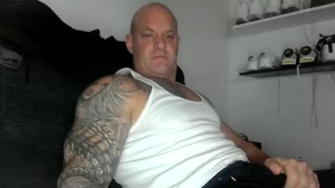 Snapshot of strongandhard073 chatting on 02-23-25, 08:22 StrongAndHard online show from 02-23-25, 08:22