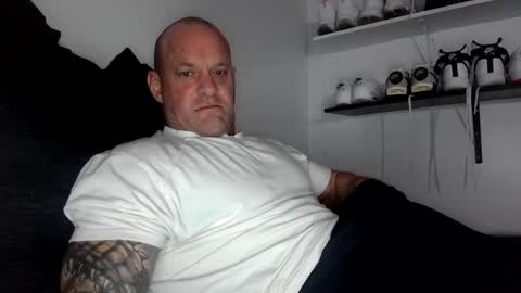 Snapshot of strongandhard073 chatting on 02-25-25, 05:15 StrongAndHard online show from 02-25-25, 05:15