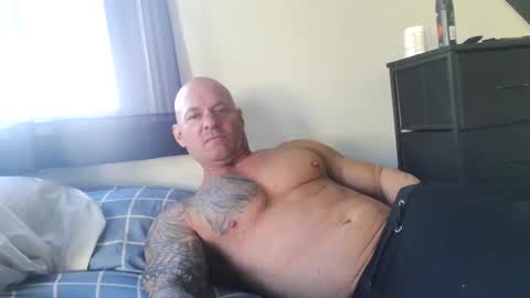 Snapshot of strongandhard073 chatting on 10-22-25, 12:49 StrongAndHard online show from 10-22-25, 12:49