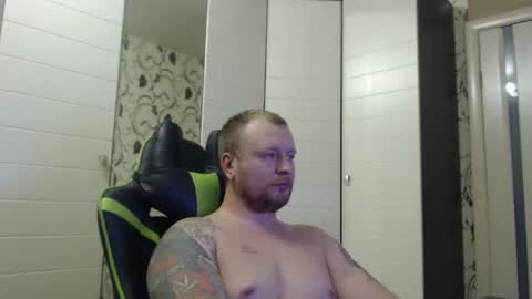Snapshot of strongass18 chatting on 01-04-25, 04:22 Alex online show from 01-04-25, 04:22