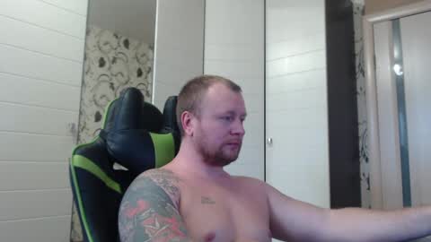 Snapshot of strongass18 chatting on 01-12-25, 10:45 Alex online show from 01-12-25, 10:45