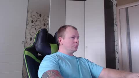 Snapshot of strongass18 chatting on 01-14-25, 08:31 Alex online show from 01-14-25, 08:31