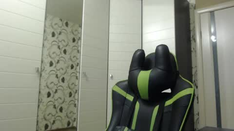 Snapshot of strongass18 chatting on 01-26-25, 01:25 Alex online show from 01-26-25, 01:25
