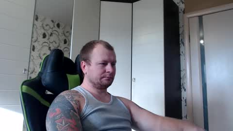 Snapshot of strongass18 chatting on 02-04-25, 09:07 Alex online show from 02-04-25, 09:07